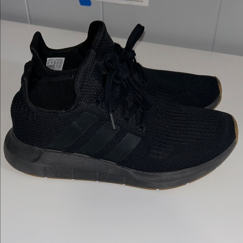 Adidas Men’s Swift Run 1.0 Black Athletic Sneakers Size 8.5